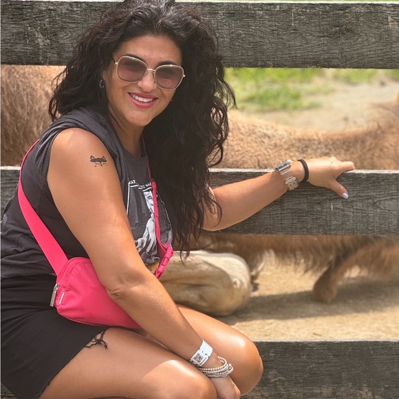 Meet your Posher, Maria - Picture 1 of 1